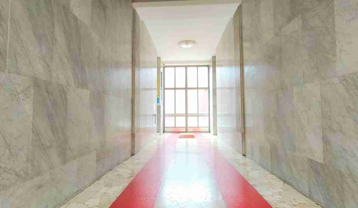 bilocale ristrutturato via amadeo milano interni stabile
