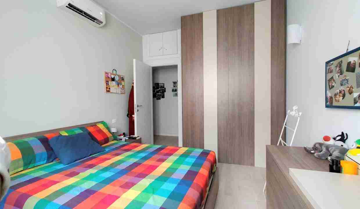 bilocale ristrutturato via amadeo milano interni stabile camera da letto armadio