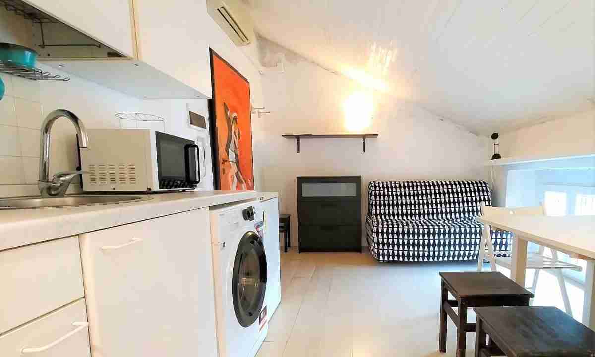 monolocale-mansardato-locazione-via-galeazzo-alessi-milano-navigli-angolo-cottura