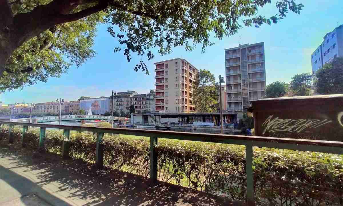 monolocale-mansardato-locazione-via-galeazzo-alessi-milano-navigli-vista-su-milano