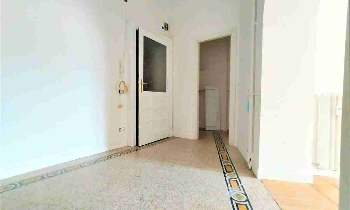 trilocale-nuovo-in-via-fucini-milano-ingresso