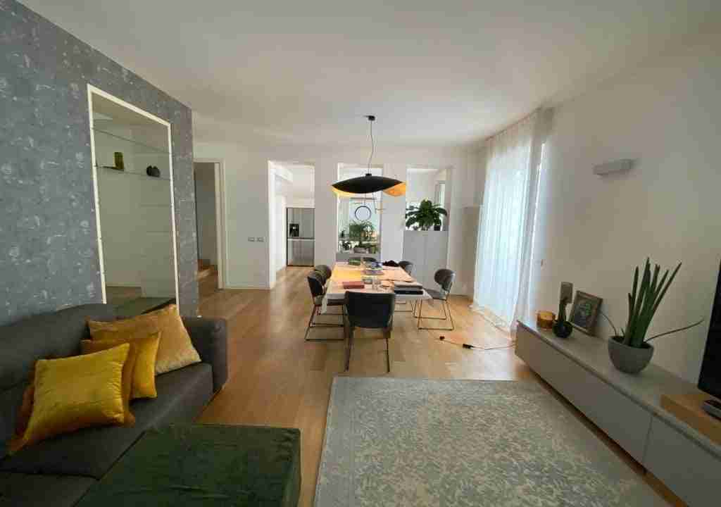 vendita-ampio-quadrilocale-zona-dateo-milano-salotto-e-zona-giorno