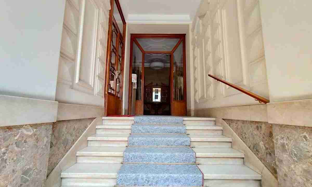 vendita-trilocale-nuovo-in-via-fucini-milano-ingresso-stabile