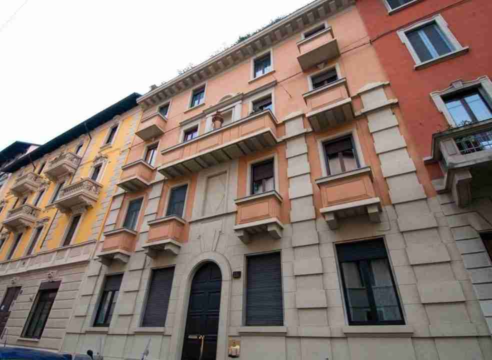 vendita-trilocale-via-perugino-milano-esterni-stabile