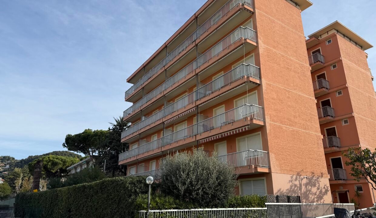 stabile esterno (2)